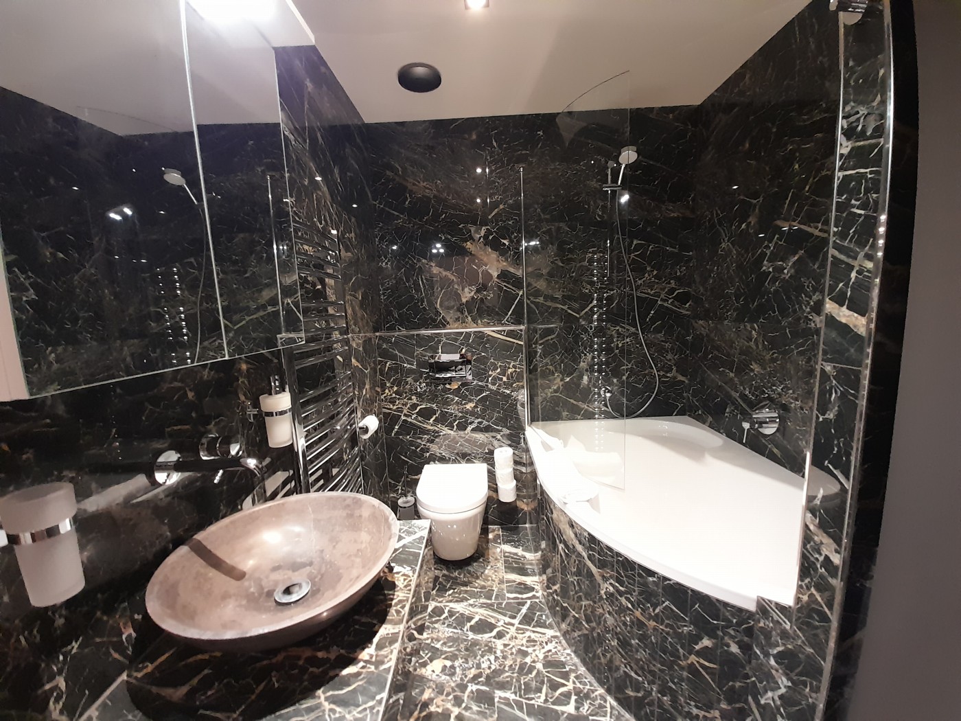 Apartmán „Tvrz Žumberk" č.6 – dvoulůžkový s terasou