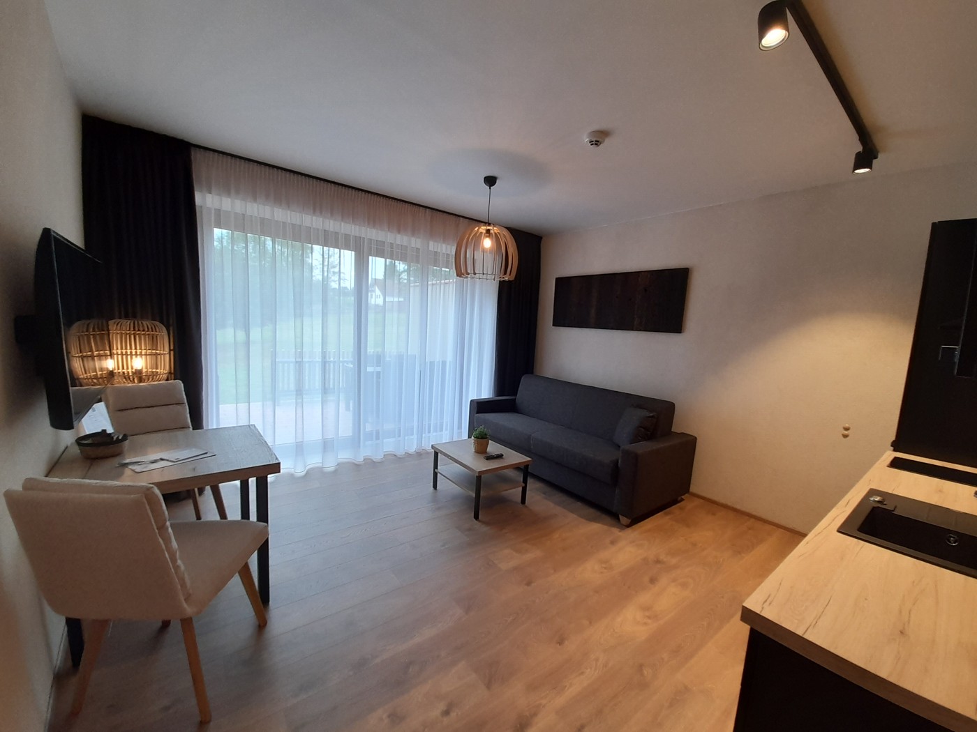 Apartmán „Tvrz Žumberk" č.6 – dvoulůžkový s terasou