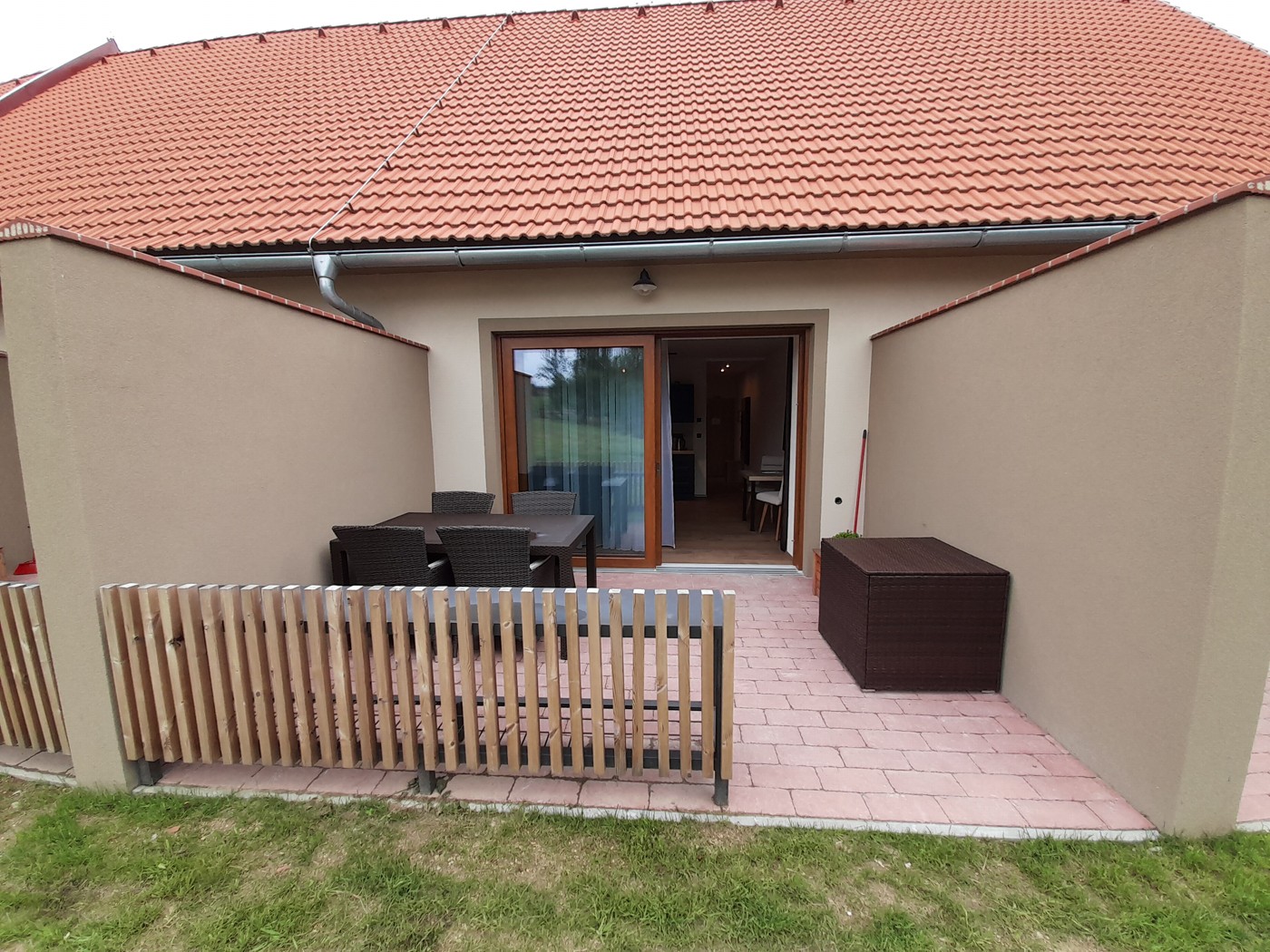 Apartmán „Tvrz Žumberk" č.6 – dvoulůžkový s terasou